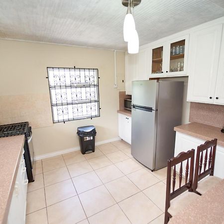 Spacious 3-Bedroom Home - Regency Park Μπριτζτάουν Εξωτερικό φωτογραφία