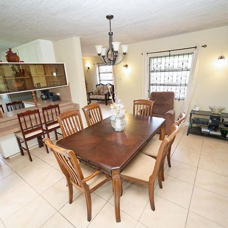 Spacious 3-Bedroom Home - Regency Park Μπριτζτάουν Εξωτερικό φωτογραφία
