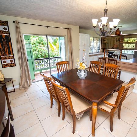 Spacious 3-Bedroom Home - Regency Park Μπριτζτάουν Εξωτερικό φωτογραφία