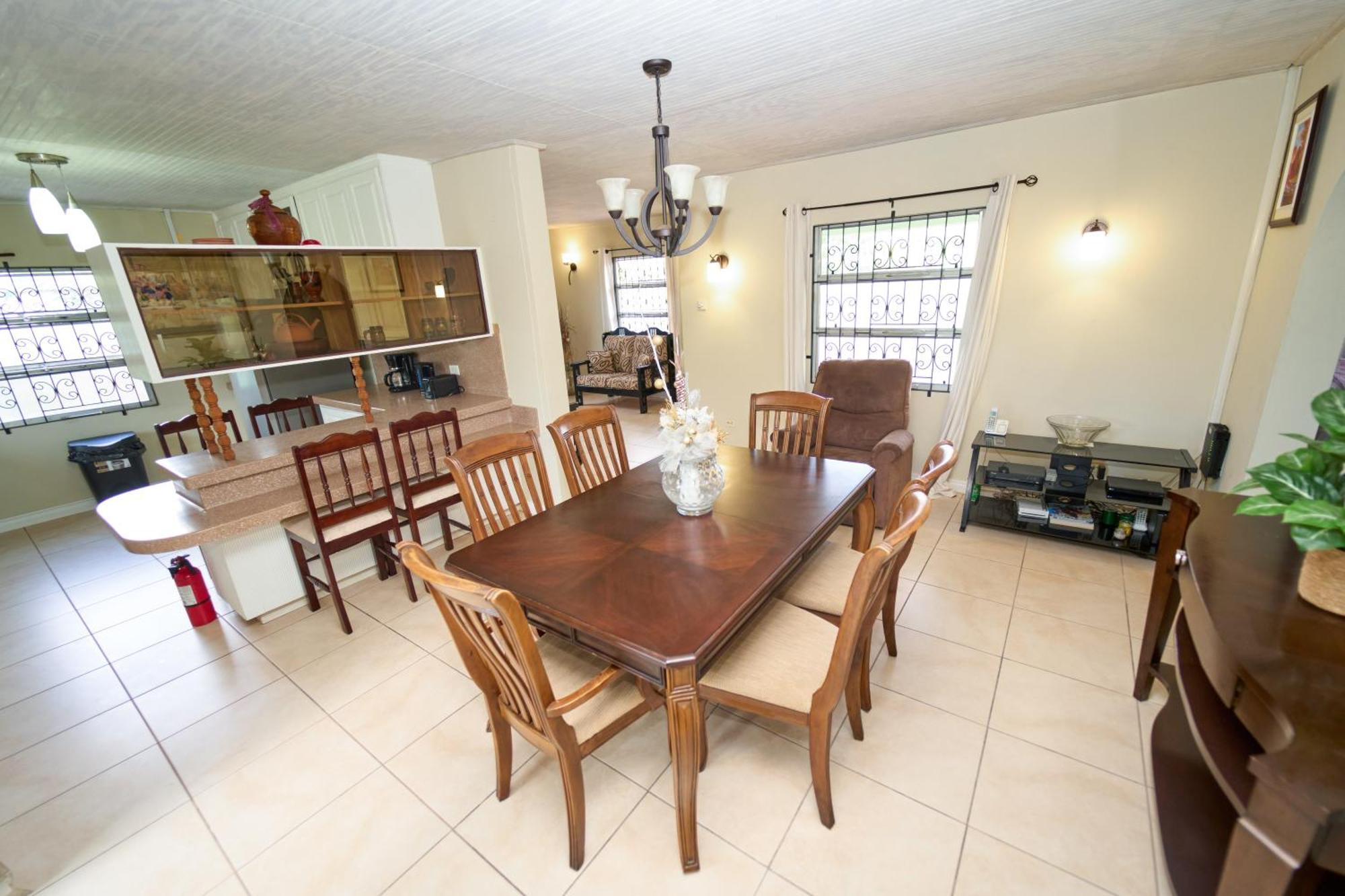 Spacious 3-Bedroom Home - Regency Park Μπριτζτάουν Εξωτερικό φωτογραφία