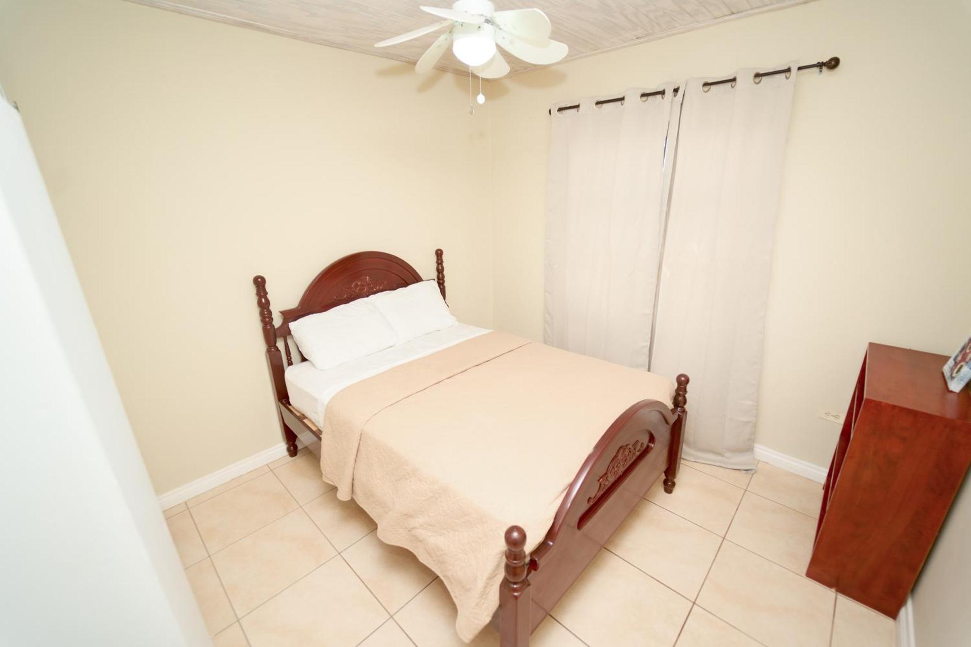 Spacious 3-Bedroom Home - Regency Park Μπριτζτάουν Εξωτερικό φωτογραφία