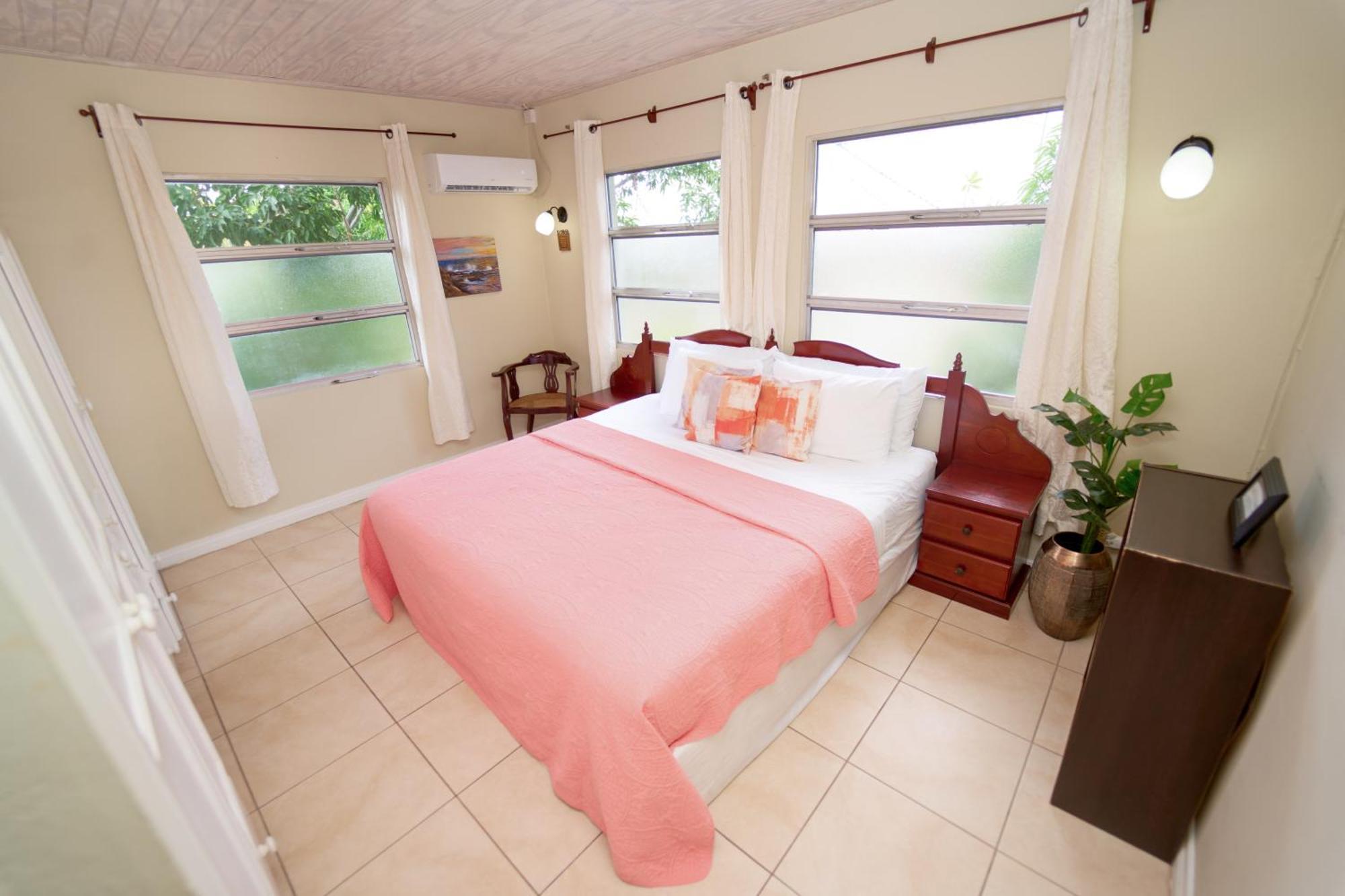 Spacious 3-Bedroom Home - Regency Park Μπριτζτάουν Εξωτερικό φωτογραφία
