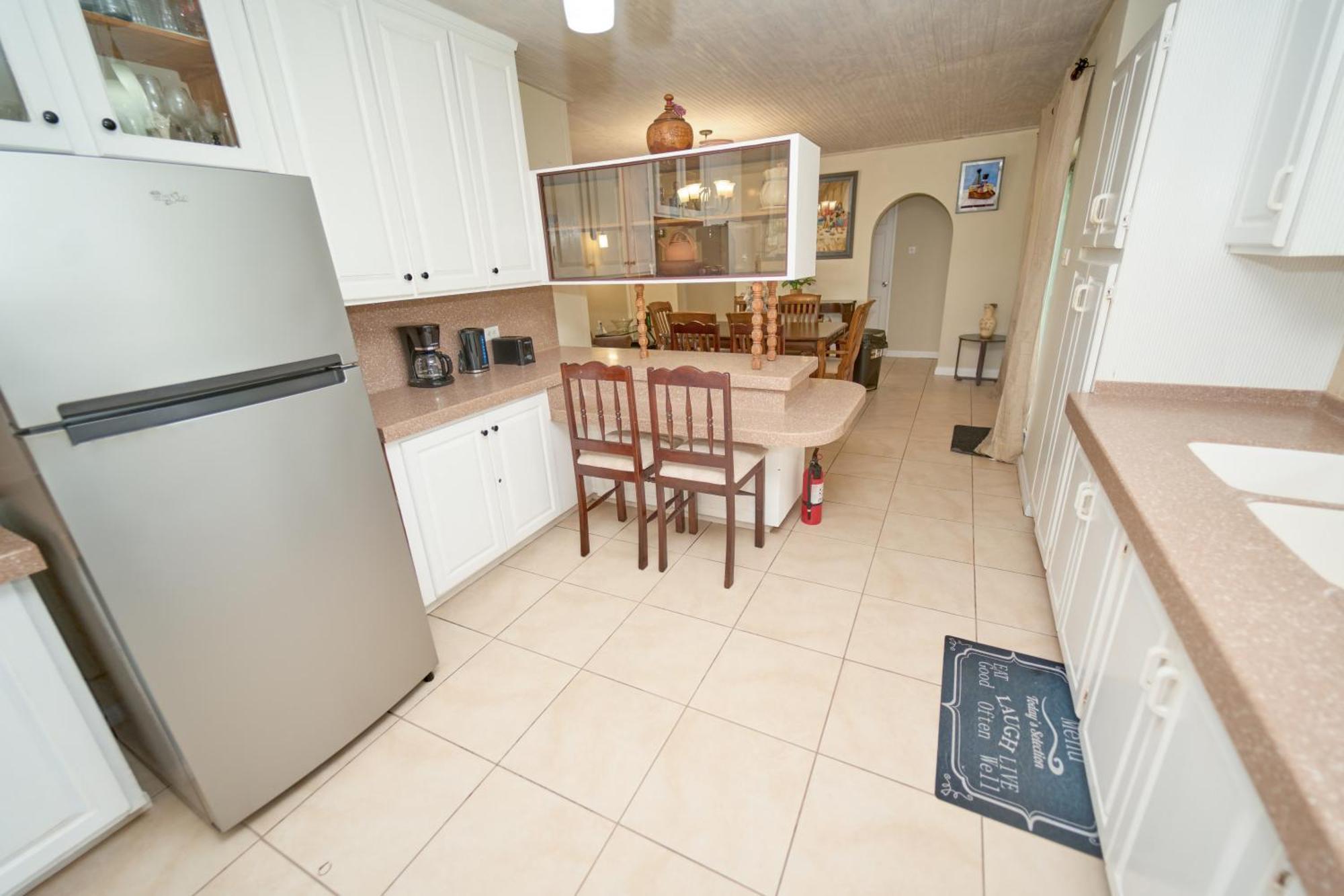 Spacious 3-Bedroom Home - Regency Park Μπριτζτάουν Εξωτερικό φωτογραφία