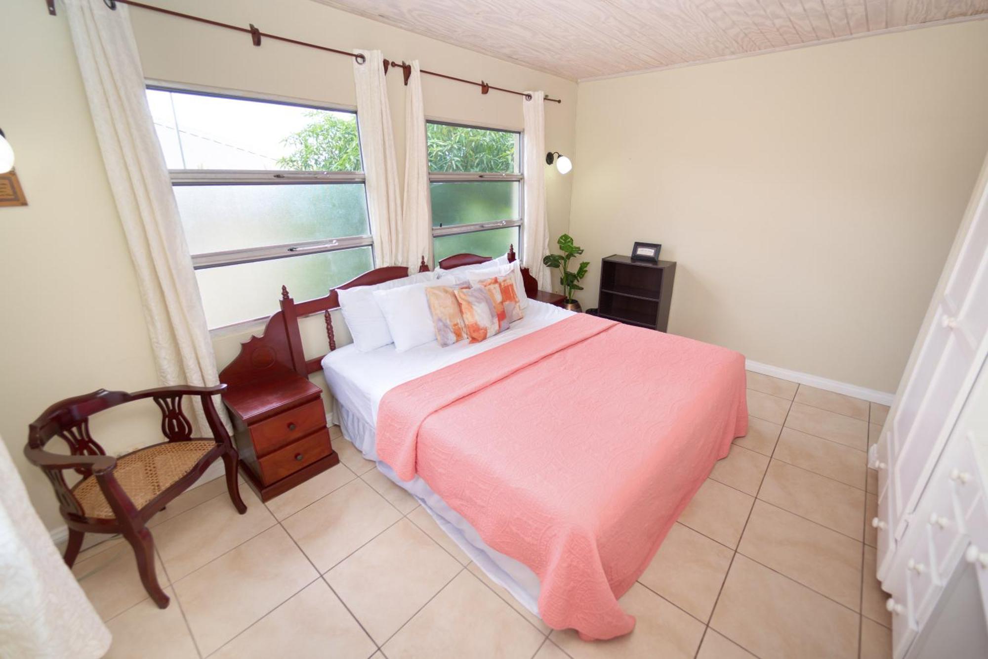 Spacious 3-Bedroom Home - Regency Park Μπριτζτάουν Εξωτερικό φωτογραφία