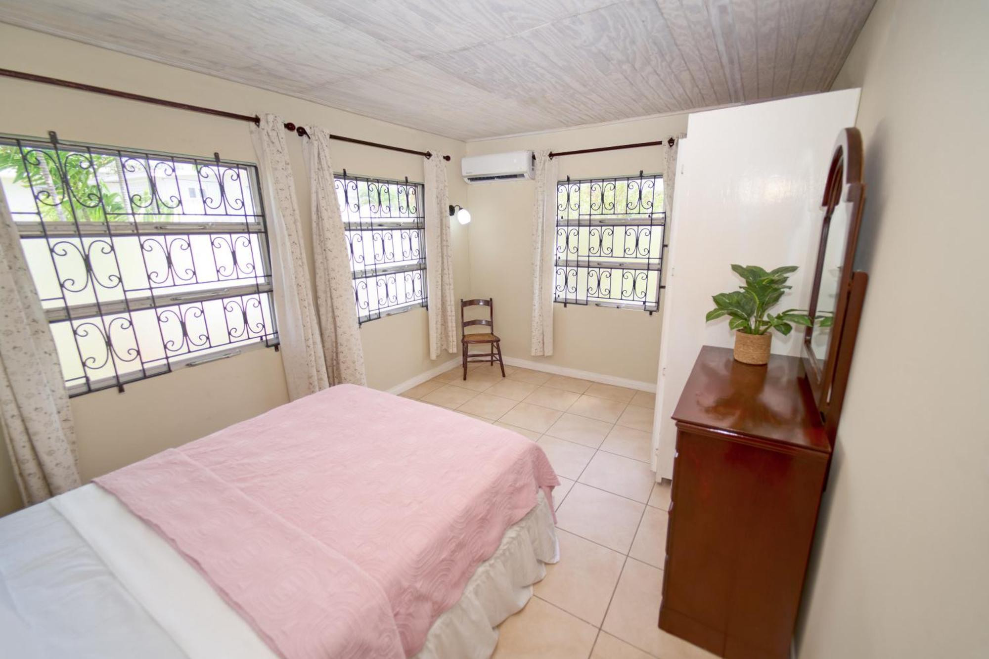 Spacious 3-Bedroom Home - Regency Park Μπριτζτάουν Εξωτερικό φωτογραφία