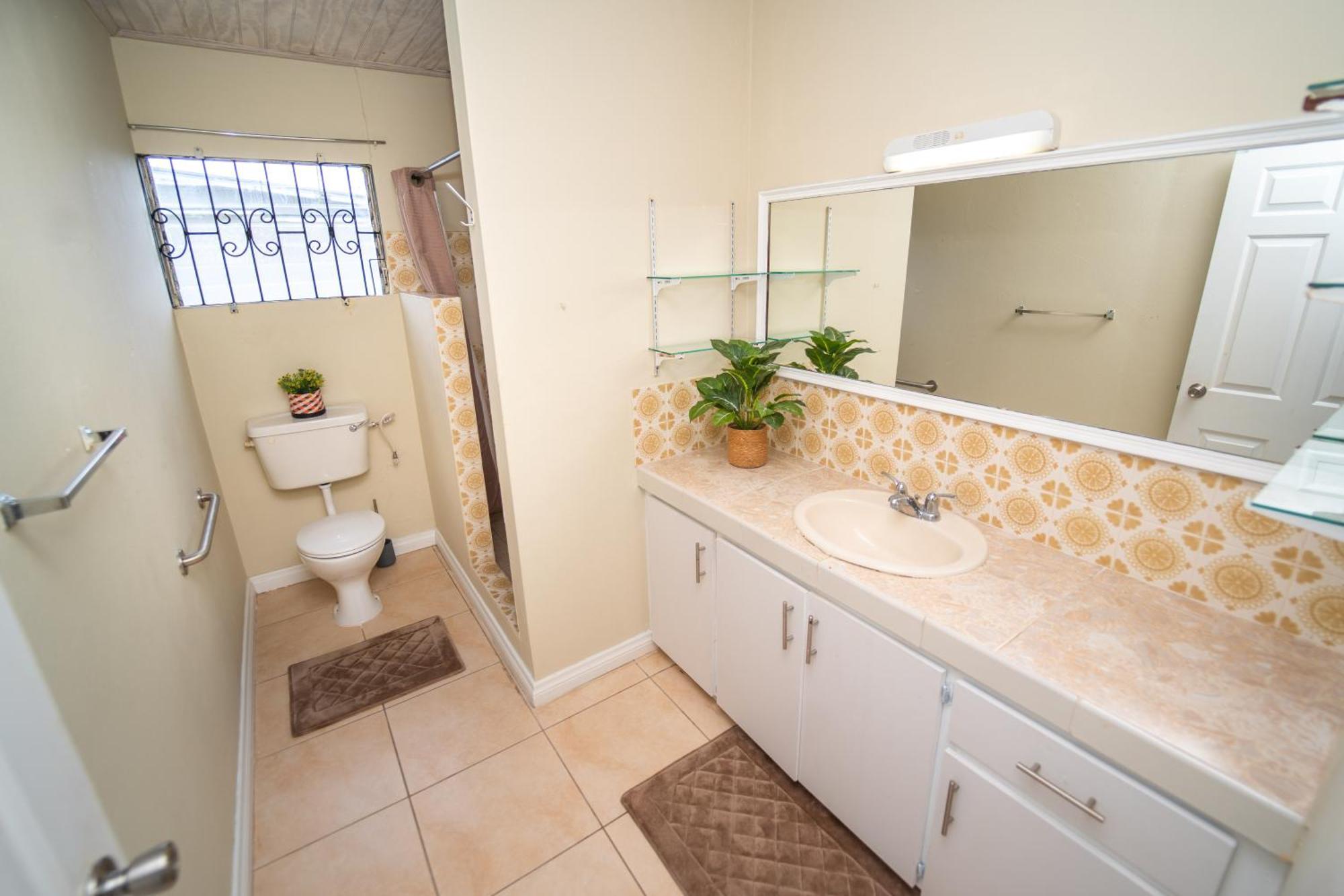 Spacious 3-Bedroom Home - Regency Park Μπριτζτάουν Εξωτερικό φωτογραφία